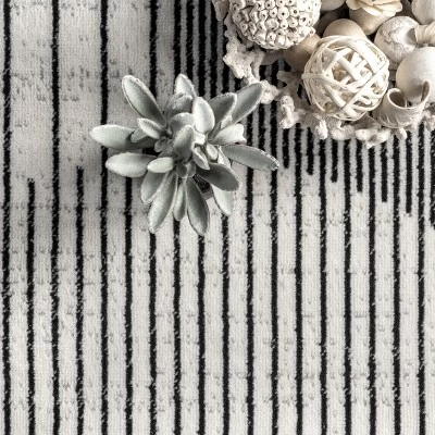 NuLOOM Blaire Contemporary Solar Eclipse Area Rug 7 NuLOOM Blaire Contemporary Solar Eclipse Area Rug - Image 5